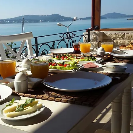 Mosko Cunda Bed & Breakfast Ayvalı